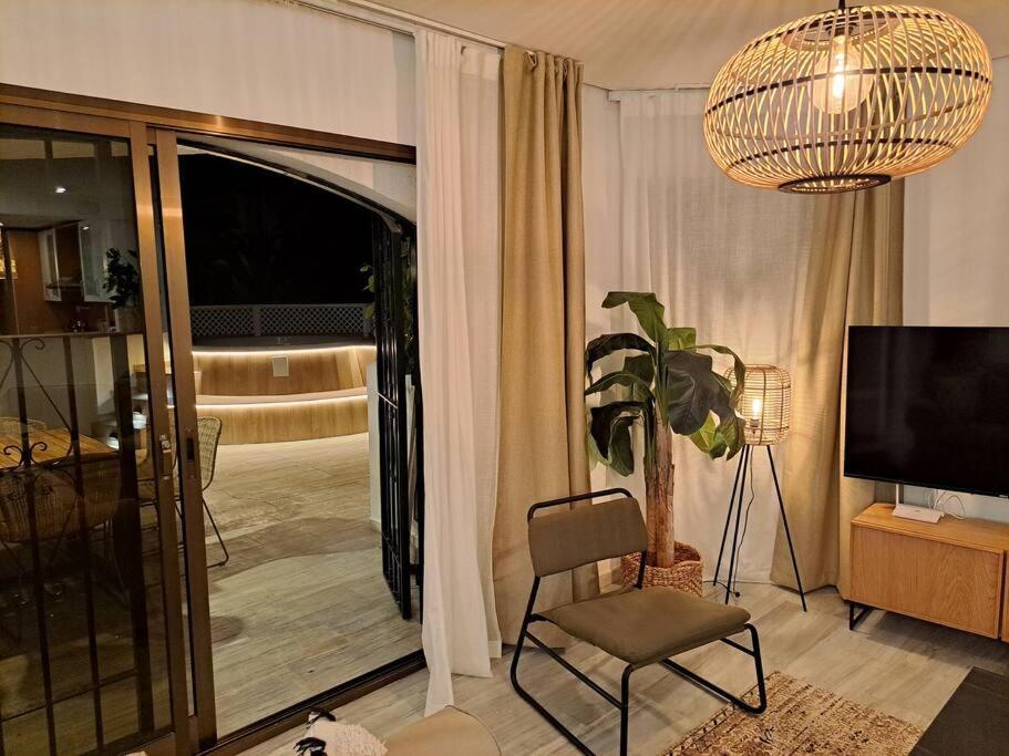 Golden With Jacuzzi Apartamento *